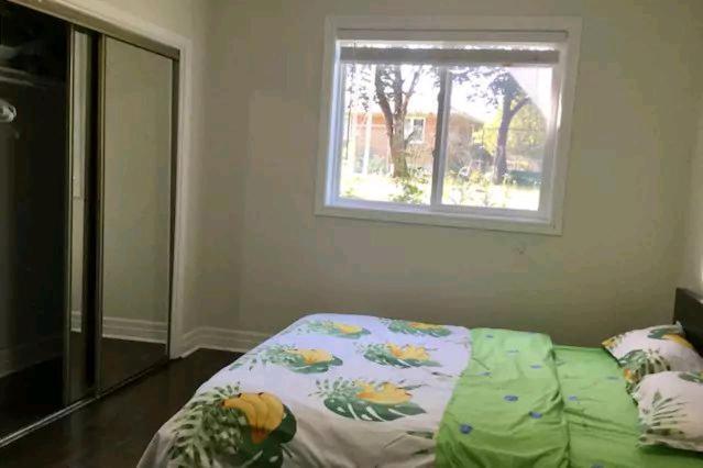 Private Rooms 5 Min Finch West Subway - York University Toronto Dış mekan fotoğraf